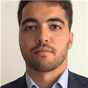 Hugo, 25 ans, étudiant en Bac+5 (relations internationales, géopolitique) en alternance dispense cours de français, anglais, histoire-géo...!